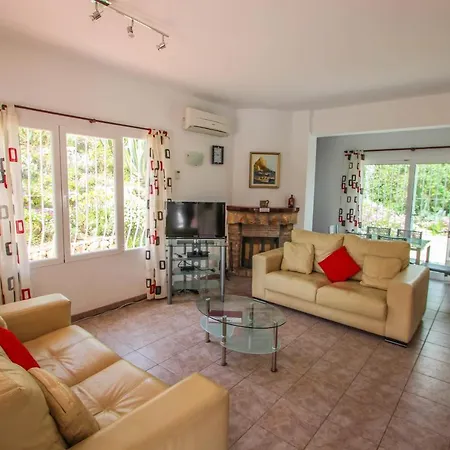 Susana - Lovely Detached In *